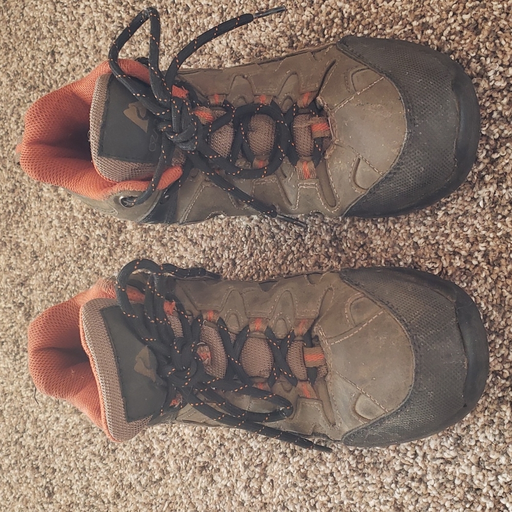 Men's Ozark Trail hiking boots size 7